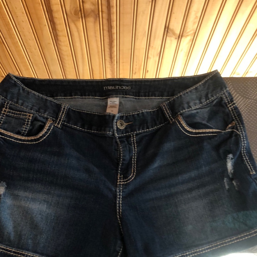 Maurices 20 distressed shorts
